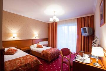 Фото номера Трехместный номер с террасой Отель Hotel Albatros г. Serwy 2