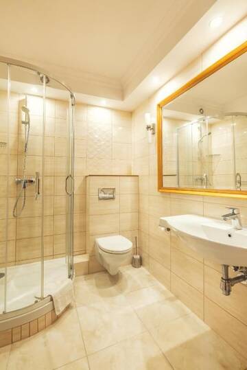 Фото номера Трехместный номер с террасой Отель Hotel Albatros г. Serwy 3
